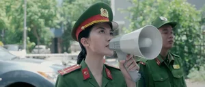 Black Medicine Episode 1: Huynh Anh's Character Tuan Confronts a Haunting Past - image 13