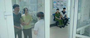 Black Medicine Episode 1: Huynh Anh's Character Tuan Confronts a Haunting Past - image 21