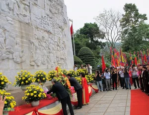 Honoring the Legacy: A Journey to the Foot of Nghia Linh Mountain - image 7