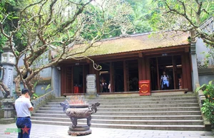 Honoring the Legacy: A Journey to the Foot of Nghia Linh Mountain - image 4