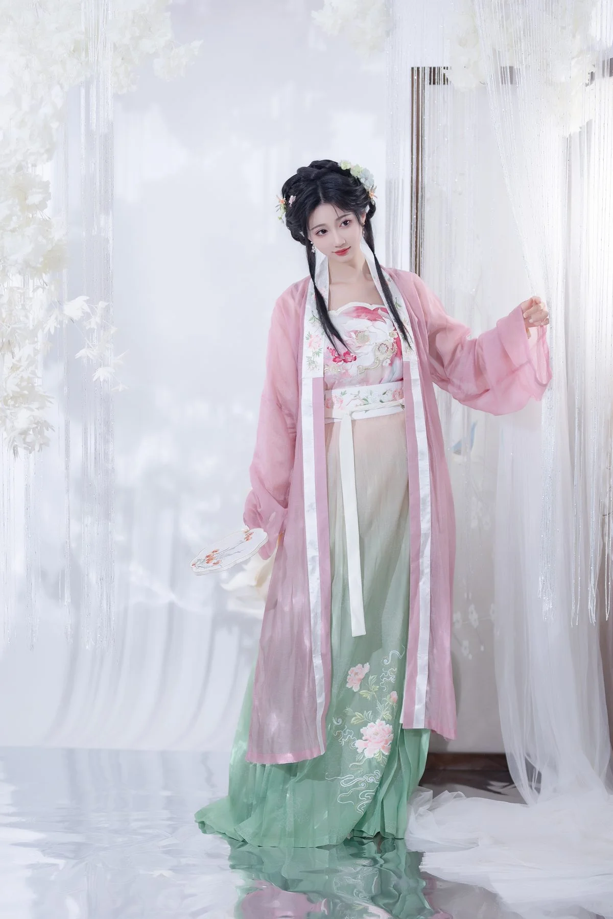 Exquisite Artistry in YiTuYu Art Language Vol.6225 Starring Qi Luo Sheng De Xiao Su Su