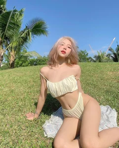 Summer Vibes: Hot Girl Do Thao My (mypinkmy) Sets Trends in Latest Bikini Collection - image 5