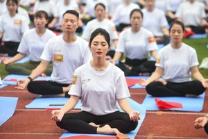 Miss Ngoc Han and Mai Phuong Inspired by Record-Breaking Mass Yoga Performance - image 3
