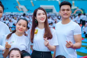 Miss Ngoc Han and Mai Phuong Inspired by Record-Breaking Mass Yoga Performance - image 0