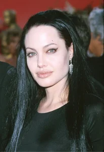 Angelina Jolie's Most Iconic Hairstyles Throughout Her Career - image 6