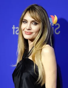 Angelina Jolie's Most Iconic Hairstyles Throughout Her Career - image 7