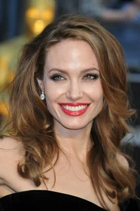 Angelina Jolie's Most Iconic Hairstyles Throughout Her Career - image 5