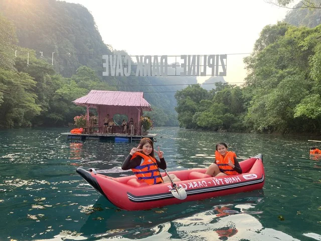 Peak Heat Wave Drives 20,000 Tourists to Cool Off in Phong Nha Caves